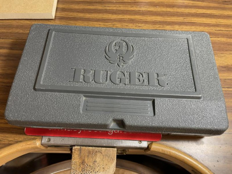 Se vende pistola Ruger Mark III Target 22/45 calibre 22. 
Es un arma totalmente fiable, de las que tira 00
