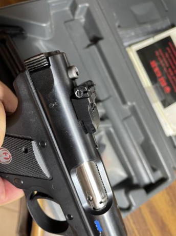 Se vende pistola Ruger Mark III Target 22/45 calibre 22. 
Es un arma totalmente fiable, de las que tira 12