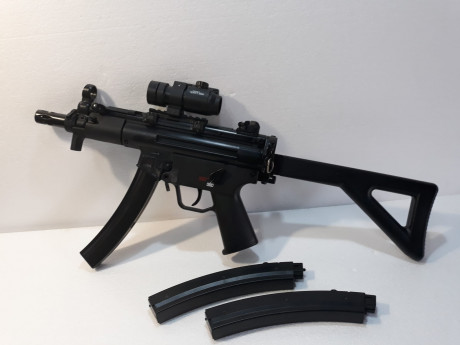 Vendo H&K MP5 BB's 4.5. La ultima de micoleccion de CO2, como nueva y COMO en las fotos, prácticamento 12