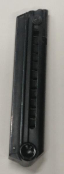 Cargador para la pistola Parabellum P08. se encuentra usado pero en excelente estado. Va marcado MADE 01