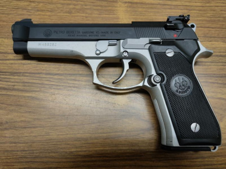 Buenos días, pongo en venta con cierto pesar mi Beretta 92 FS  cromada.

El arma se entrega con los siguientes 12