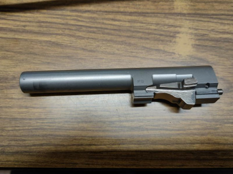 Buenos días, pongo en venta con cierto pesar mi Beretta 92 FS  cromada.

El arma se entrega con los siguientes 42