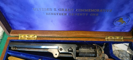 Solo ha tenido unos disparos de prueba.
Como nuevo todo completo en su estuche, este colt es de la segunda 02