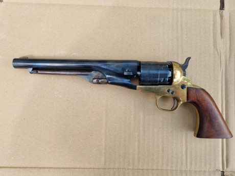 Vendo revolver PIETTA 1860 calibre 44 que nunca se ha disparado solo exposición. Precio 270 euros más 02