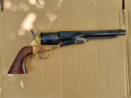 Vendo revolver PIETTA 1860 calibre 44 que nunca se ha disparado solo exposición. Precio 270 euros más 01