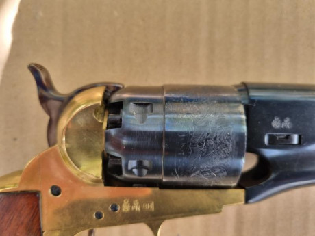 Vendo revolver PIETTA 1860 calibre 44 que nunca se ha disparado solo exposición. Precio 270 euros más 00