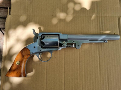 Vendo revolver ROGERS & SPENCER del fabricante SAN PAOLO en acero inoxidable, calibre 44. Precio 300 02