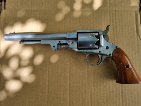 Vendo revolver ROGERS & SPENCER del fabricante SAN PAOLO en acero inoxidable, calibre 44. Precio 300 00