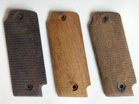 Hola, pongo varias cachas originales de la Astra 400 , izquierdas en madera de nogal cuadrillado 
las 00