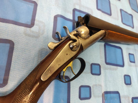 Hola buenas tardes a todos se vende una escopeta de perrillos calibre 12/65 con 70 cm de cañón.No se que 00