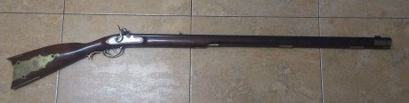 Hola compañeros.
Vendo mi rifle Kentucky de Pedersoli calibre 45. Es el modelo Álamo de lujo en concreto 02