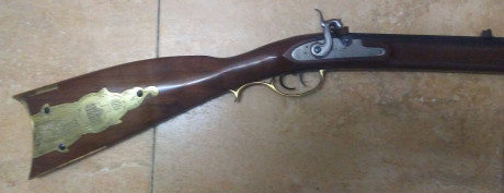 Hola compañeros.
Vendo mi rifle Kentucky de Pedersoli calibre 45. Es el modelo Álamo de lujo en concreto 01
