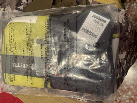 Vendo chaleco de tiro marca BERETTA, nueva temporada, talla XXL, completamente nuevo en su funda sin estrenar, 01