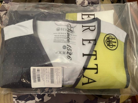 Vendo chaleco de tiro marca BERETTA, nueva temporada, talla XXL, completamente nuevo en su funda sin estrenar, 00