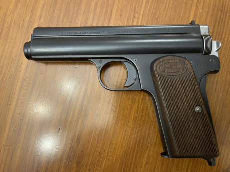 Debido a la necesidad de hacer cupo, pongo a la venta esta singular pistola que, en modesta opinión, debiera 01