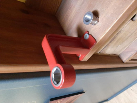 Buenas a todos,

*SE VENDE:* 

Soporte para dosificador marca HORNADY , con Bushing para poder poner el 00
