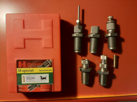 Buenas a todos,

*SE VENDE*:

Juego de DIES CUSTOM GRADE, marca HORNADY para el calibre 38 special/wadcutter 01