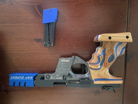 Vendo pistola Walther GSP EXPERTCALIBRE 32SW,como nueva muy poco uso, con maletín original  y accesorios 02