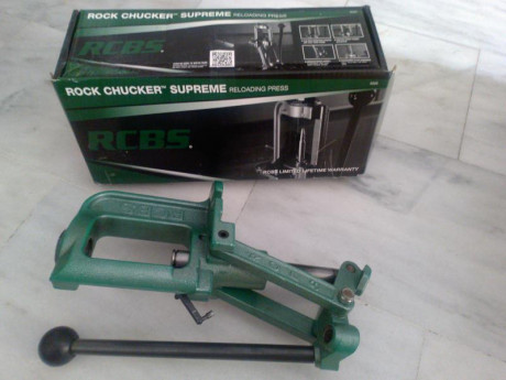 Vendo una prensa monoestación RCBS Rock Chuker Supreme lV , una de las mejores prensas para recargar para 00