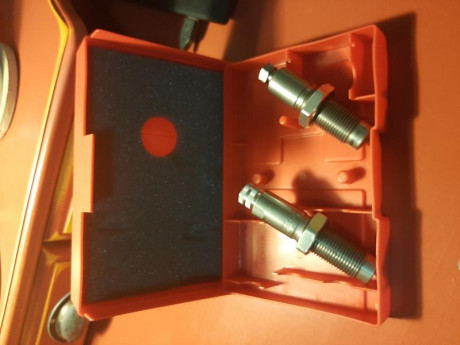 Hola a todos,

*SE VENDE:*

Set de DIES marca LEE calibre 30/06. Muy poco uso.
A los interesados mejor 00