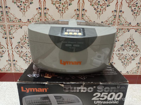  Limpiador de ultrasonidos practicamente nuevo. Sólo se ha usado unas 4 veces. Regalo dos limpiadores 02