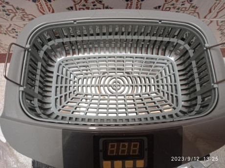  Limpiador de ultrasonidos practicamente nuevo. Sólo se ha usado unas 4 veces. Regalo dos limpiadores 01