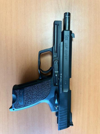 Hola se vende pistola HK usp de 9mm y con carro de 40 m
Está impecable se a usado muy poco,el precio 550€ 02