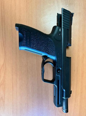 Hola se vende pistola HK usp de 9mm y con carro de 40 m
Está impecable se a usado muy poco,el precio 550€ 00