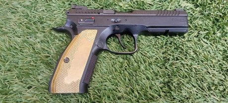 Se vende CZ shadow 2 guiada en noviembre de 2022, utilizada como segunda arma por mi mujer Laura, muy 01