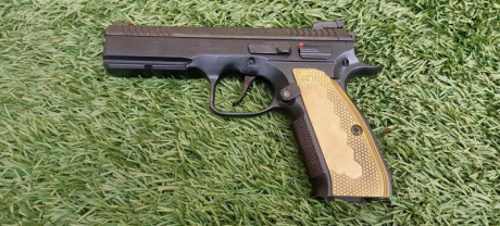 Se vende CZ shadow 2 guiada en noviembre de 2022, utilizada como segunda arma por mi mujer Laura, muy 00
