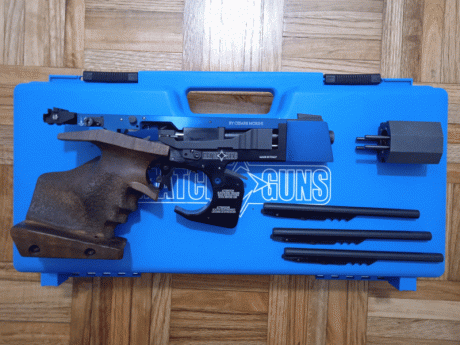 Pistola Machgun E2
Diseñada por Cesare Morini y preparada para competición. Una máquina de hacer dieces.
Calibre 00