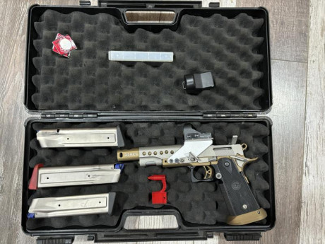 Sti 9mm preparada para open con 3 cargadores 2 Sps uno Sti , cachas de recambio Sps, maleta de transporte 02