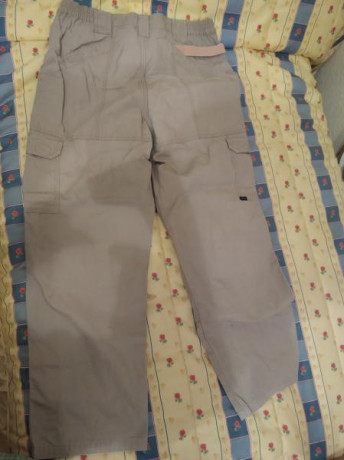 Pantalón táctico 5.11, talla 34 (equivalente a una L o 48-50). Buen estado sin roturas ni desgastes. Tejido 02