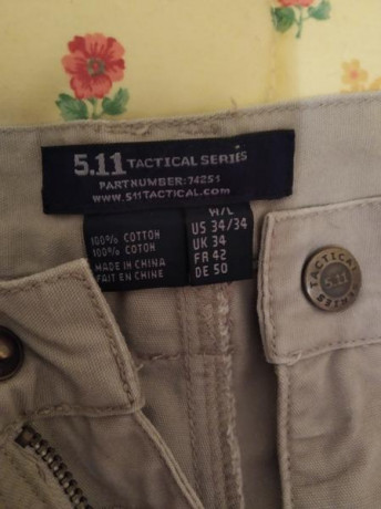 Pantalón táctico 5.11, talla 34 (equivalente a una L o 48-50). Buen estado sin roturas ni desgastes. Tejido 00