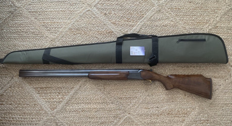 Buenas tardes,

Se vende magnifica escopeta superpuesta de marca Miroku y de calibre 12, cañon de 71cm, 02