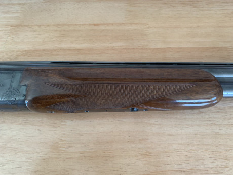 Buenas tardes,

Se vende magnifica escopeta superpuesta de marca Miroku y de calibre 12, cañon de 71cm, 11