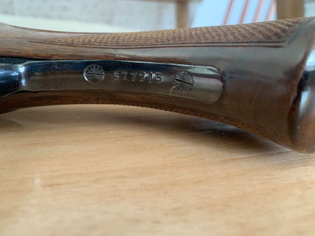 Buenas tardes,

Se vende magnifica escopeta superpuesta de marca Miroku y de calibre 12, cañon de 71cm, 20