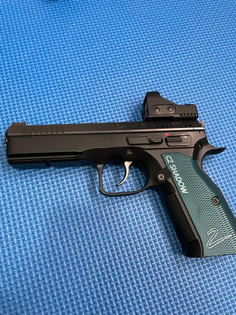 Buenas compañeros, un amigo deja el Ipsc y pone a la venta la siguiente preciosidad.
Marca: CZ
Modelo: 01