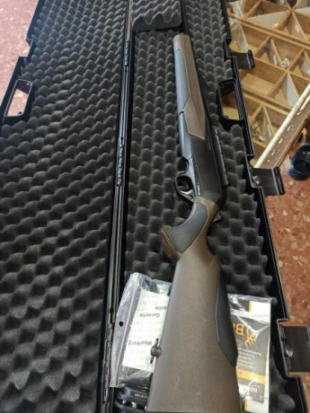 Hola. He decidido poner a la venta mi Browning Bar MK 3 Composite Brown Adjustable. Es calibre 300WM. 01
