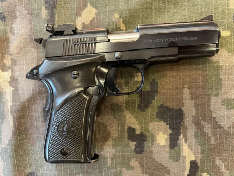 Hola a todos.
Pongo en venta esta PISTOLA LLAMA XV calibre .22lr calibre.
En un estado bueno y en total 01