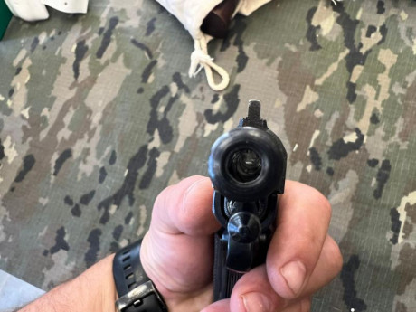 Hola a todos.
Pongo en venta esta PISTOLA LLAMA XV calibre .22lr calibre.
En un estado bueno y en total 10
