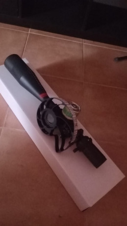 Buenas tardes. Un amigo del club vende este visor. Es un Falcon T50 Black. Lleva incluida la rueda de 01