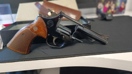 Revolver Astra 357 magnum.
Proviene de servicio militar por lo tanto su uso ha sido muy poco,lo cambiaría 00