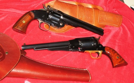 Yo tengo dos favoritas (demasiadas) En revólveres, un Remington del 44 de Uberti, y un Rogers&Spenser 80