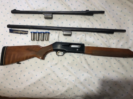 Buenos días, 
Vendo escopeta BERETTA A304, con polichoques y otro cañón para bala.
El arna está en Madrid.
Precio 00