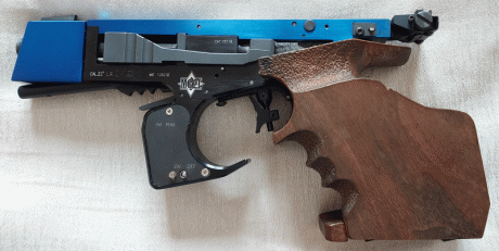 Pistola Machgun E2
Diseñada por Cesare Morini y preparada para competición. Una máquina de hacer dieces.
Calibre 02