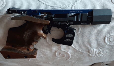 Pistola Machgun E2
Diseñada por Cesare Morini y preparada para competición. Una máquina de hacer dieces.
Calibre 00