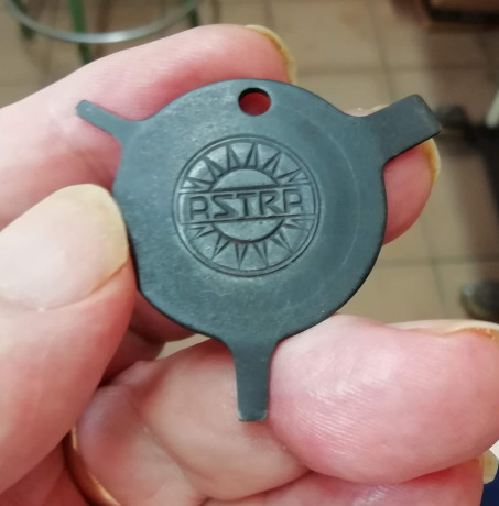 VENDO destornillador original ASTRA, de tres puntas planas, práctico para colgar en llavero.
Precio 10 00