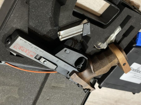 Buenas grupo vendo mi pistola Benelli del 22 de precisión es perfectísimo estado, tiene una cacha anatómica 00