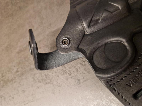 Funda revólver cuero negro equivalente a Smith and Wesson 686 nuevo a estrenar, totalmente nueva. 
Interior 02